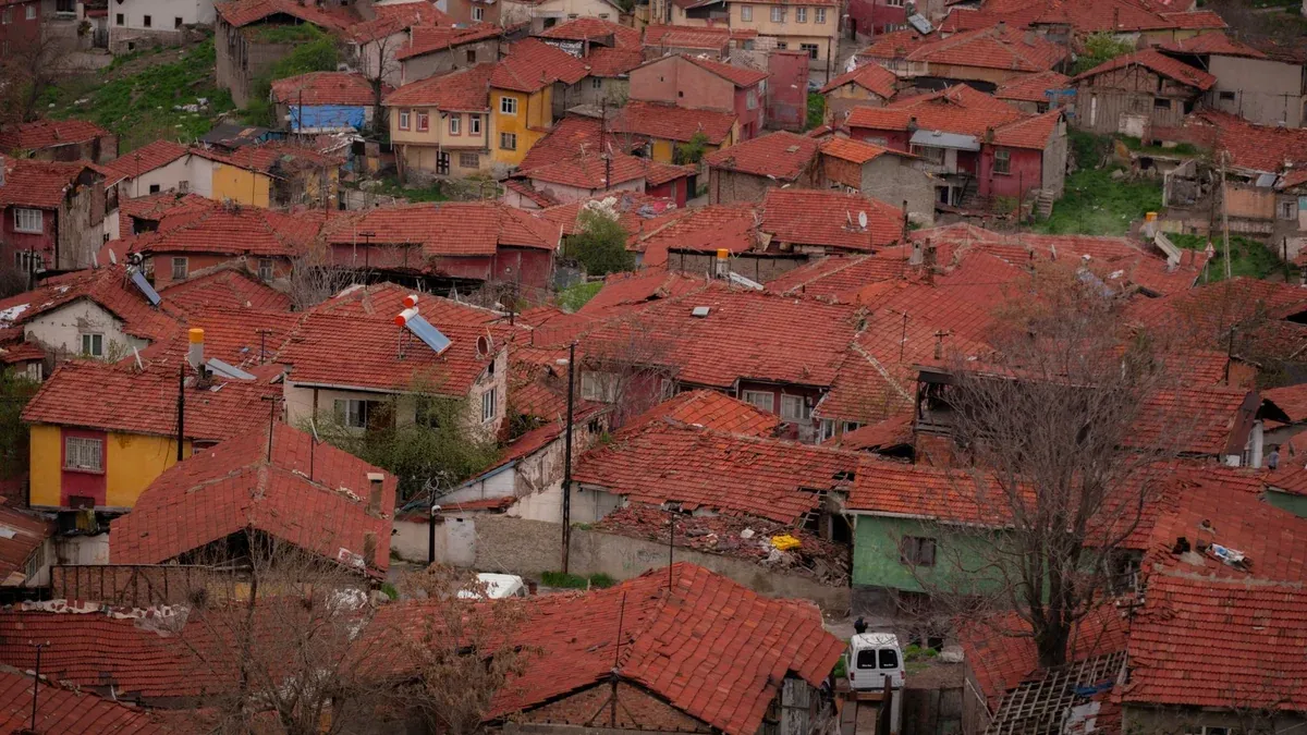 Aerial view of traditional red roof houses in Ankara, Türkiye, displaying a unique architectural landscape.